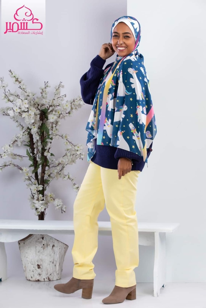  Scarf with colors white, yellow, and navy blue